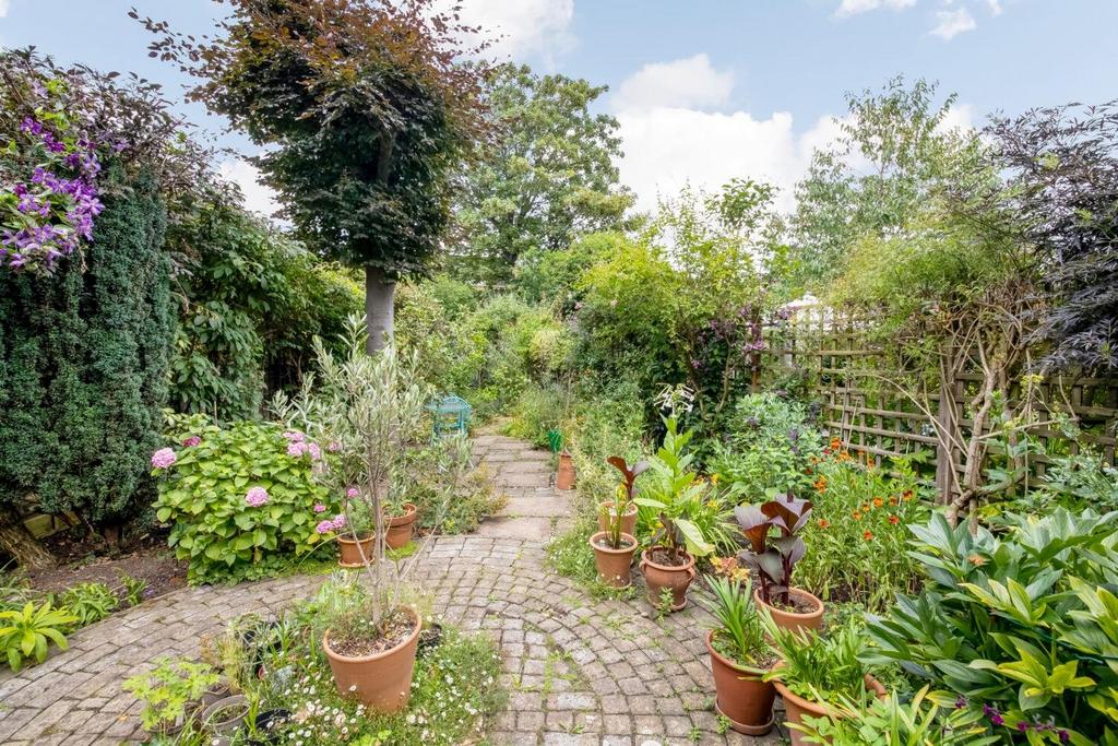 Barry Road, East Dulwich, London, SE22 5 bed house for sale £1,400,000