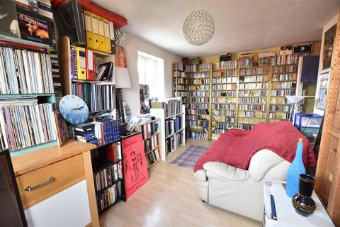 1 bedroom flat for sale - Redford Close, Feltham, TW13