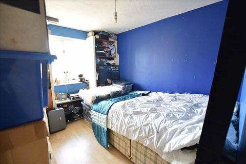 1 bedroom flat for sale, Redford Close, Feltham, TW13