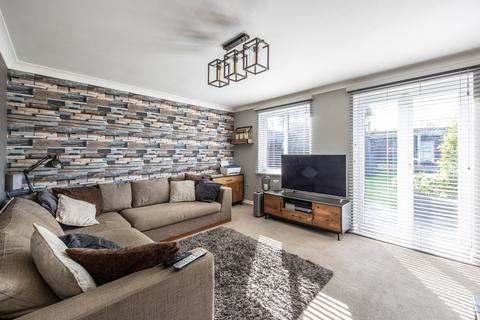 6 Giles Field, Gravesend, DA12 2RA