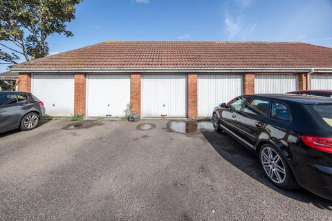 6 Giles Field, Gravesend, DA12 2RA