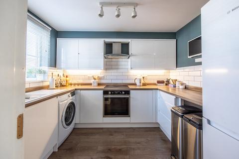6 Giles Field, Gravesend, DA12 2RA