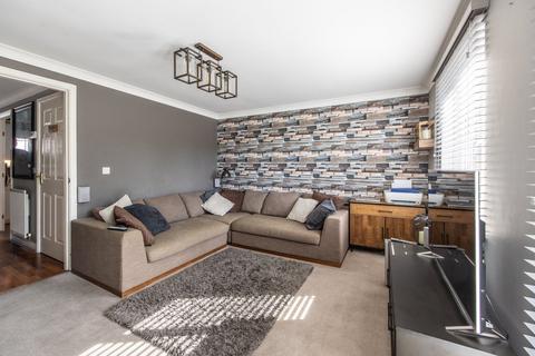 6 Giles Field, Gravesend, DA12 2RA