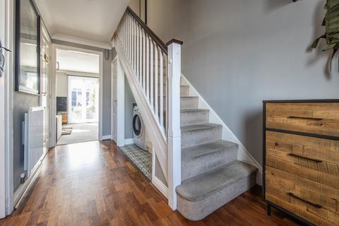 6 Giles Field, Gravesend, DA12 2RA