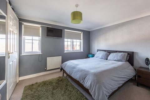 6 Giles Field, Gravesend, DA12 2RA