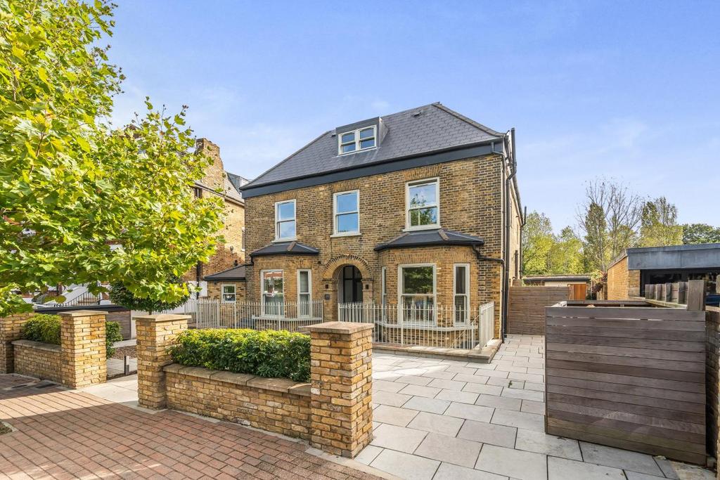 Culverden Road, Balham 2 bed flat for sale £625,000