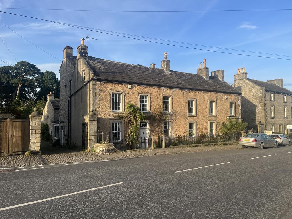 West End, Middleham DL8 6 bed character property for sale £700,000
