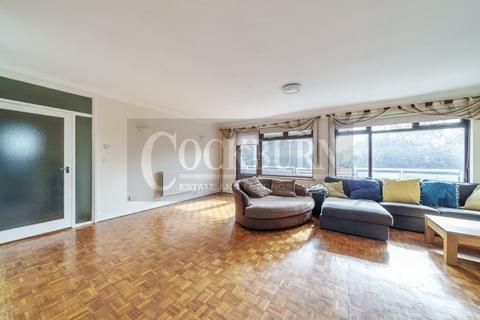 Flat 5, Darwin Court Greenacres, London, SE9 5BD