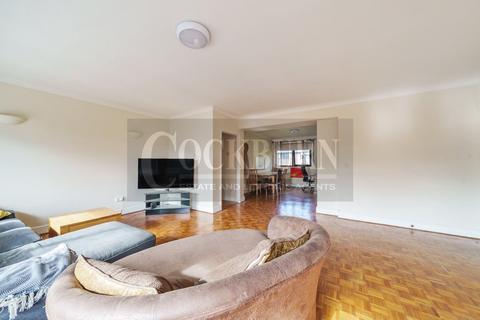 Flat 5, Darwin Court Greenacres, London, SE9 5BD
