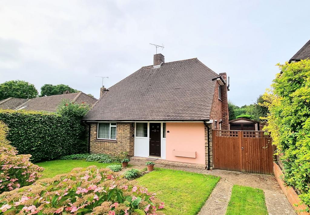 Appledore Gardens, Lindfield, RH16 3 bed property for sale £515,000