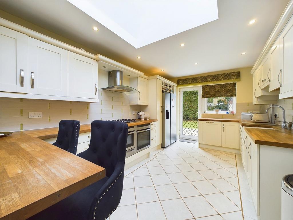 Scarth Hill Lane, Aughton 4 bed detached house for sale £450,000