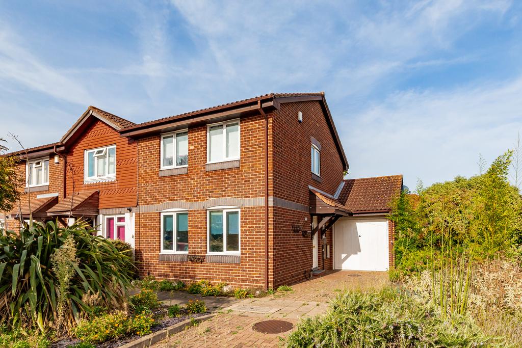 Timothy Close, Bexleyheath DA6 3 bed end of terrace house for sale £