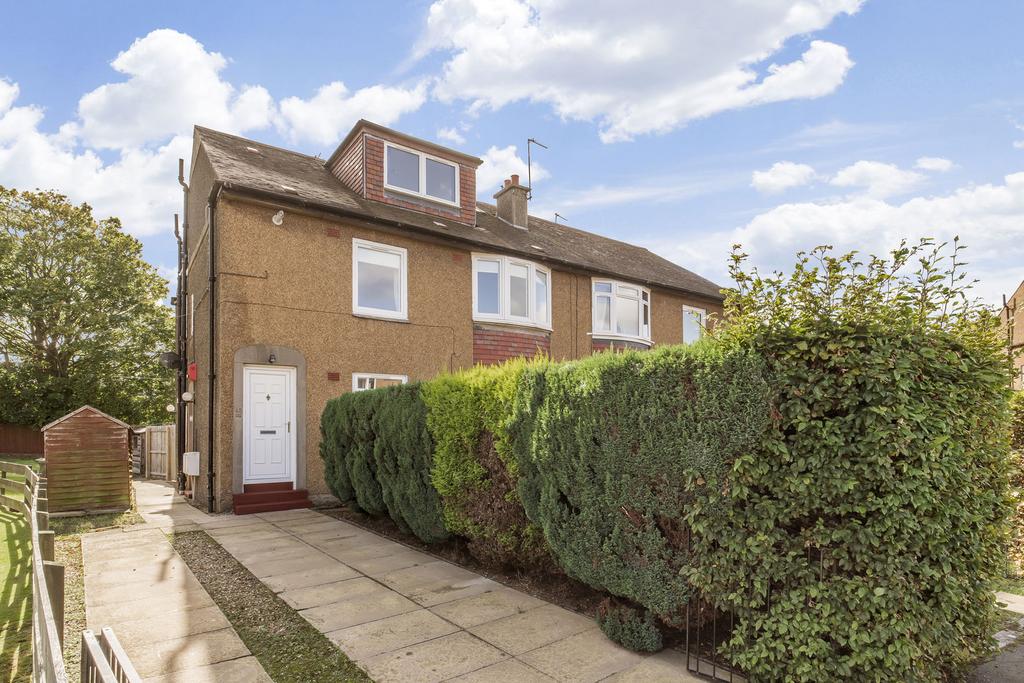 42 Colinton Mains Place, Edinburgh... 4 bed flat £225,000