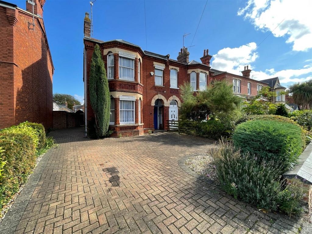 Queens Road, Wisbech 4 bed semidetached house for sale £250,000