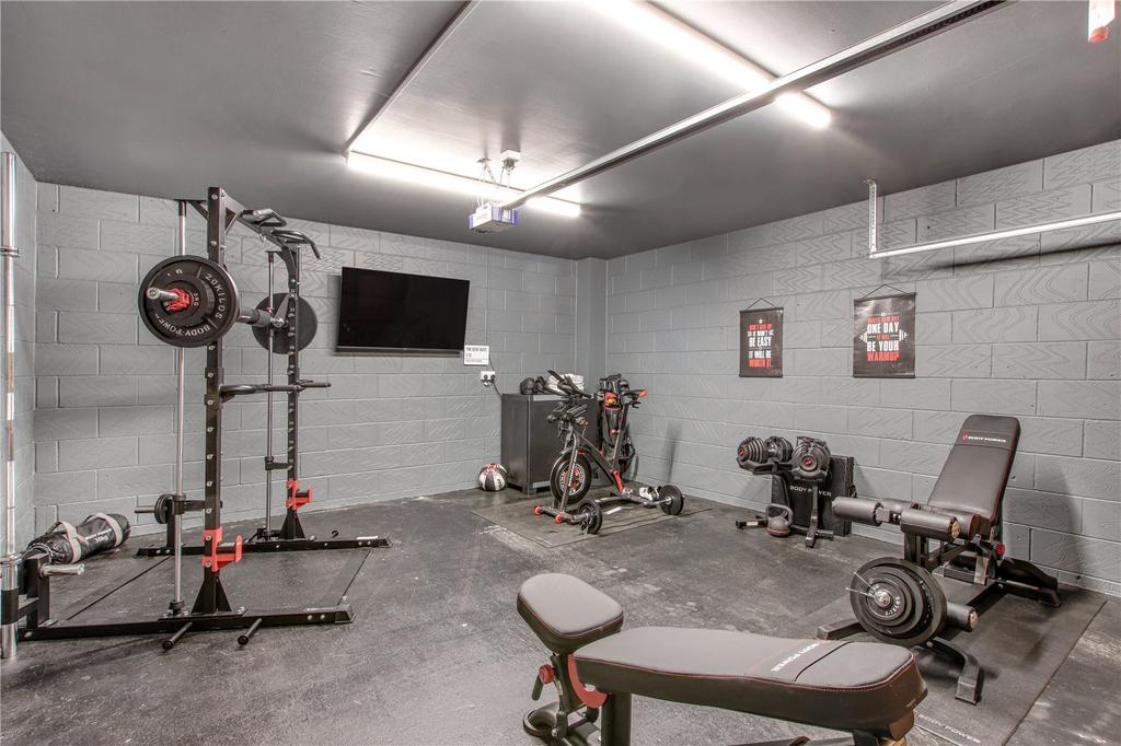 Garage/Gym