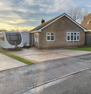 2 bedroom detached bungalow for sale - Tudor Drive, Louth, Lincolnshire, LN11 9EE