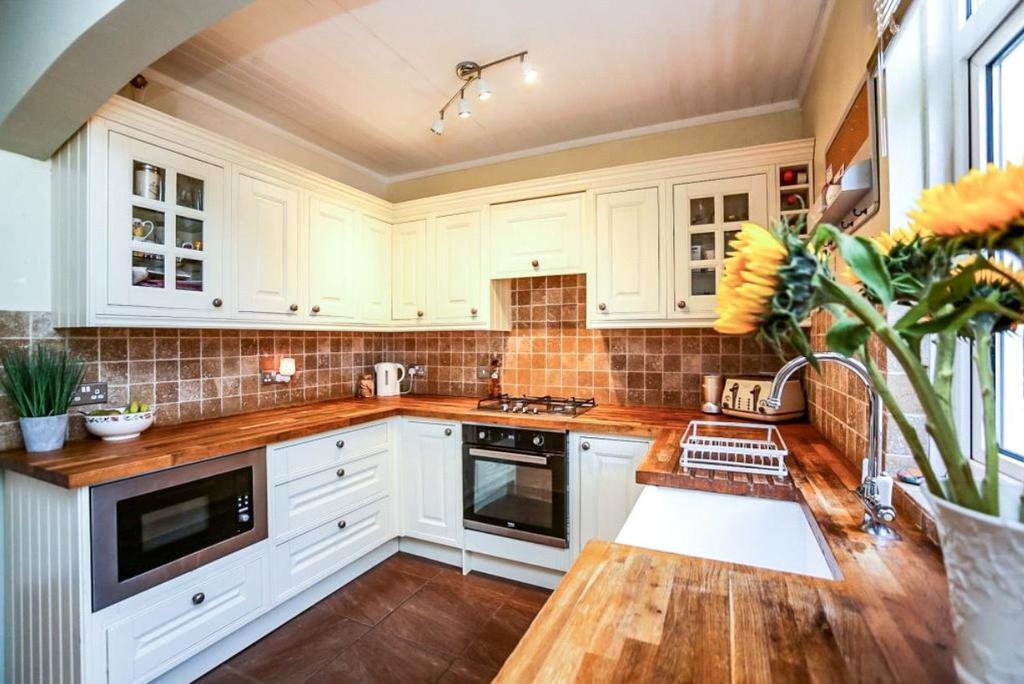 Darland Avenue, Darland Banks... 3 bed terraced house £330,000