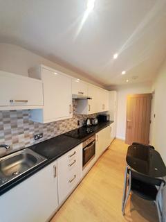 2 bedroom flat to rent, Crown Terrace, Top Floor, City Centre, Aberdeen, AB11