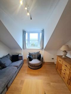 2 bedroom flat to rent, Crown Terrace, Top Floor, City Centre, Aberdeen, AB11