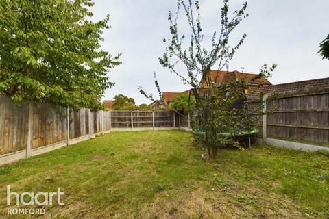76 Foxglove Road, Rush Green, Romford, RM7 0YQ