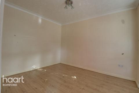 76 Foxglove Road, Rush Green, Romford, RM7 0YQ