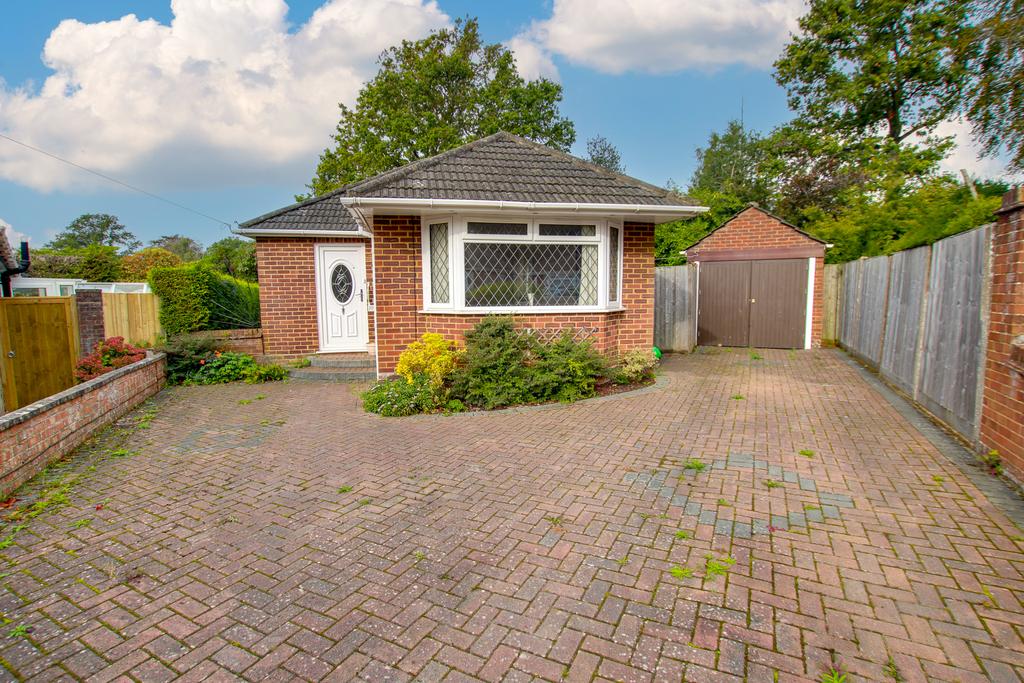 SYLVAN AVENUE! NO CHAIN! BEAUTIFUL GARDEN! GARAGE! A MUST SEE! 3 bed