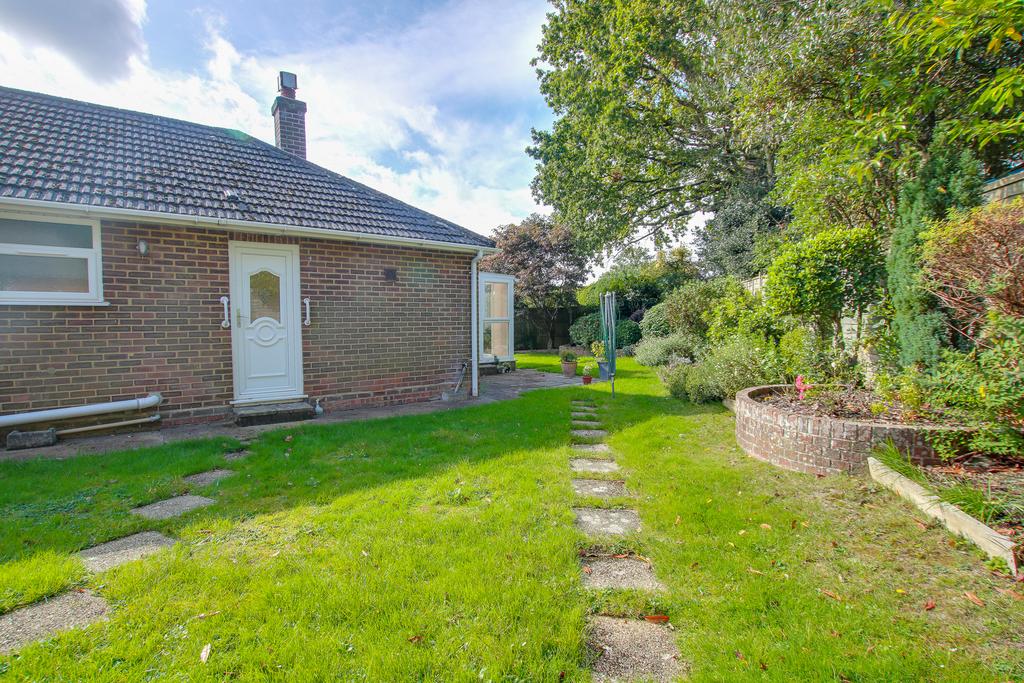 SYLVAN AVENUE! NO CHAIN! BEAUTIFUL GARDEN! GARAGE! A MUST SEE! 3 bed