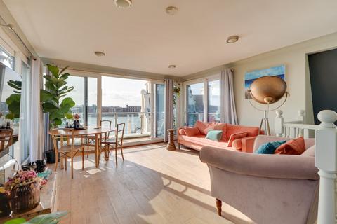 2 bedroom penthouse for sale, Tower Street, Old Portsmouth