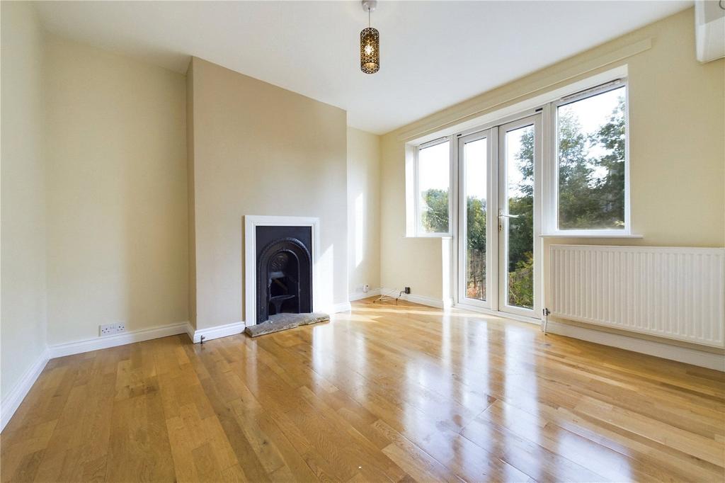 Dudley Close, Tilehurst, Reading... 2 bed apartment £1,175 pcm (£271 pw)