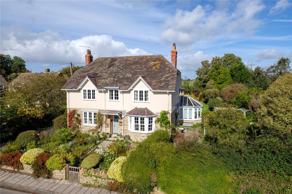 Trent, Sherborne, DT9 3 bed detached house for sale £750,000