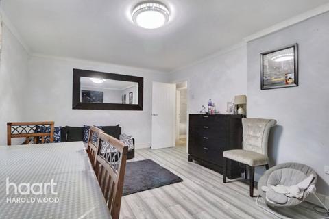 11 Longtown Close, Romford, RM3 7QP