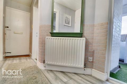 11 Longtown Close, Romford, RM3 7QP