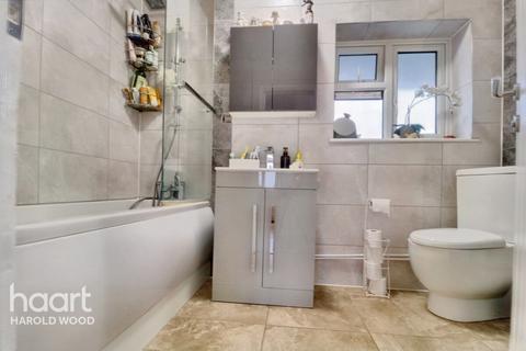 11 Longtown Close, Romford, RM3 7QP