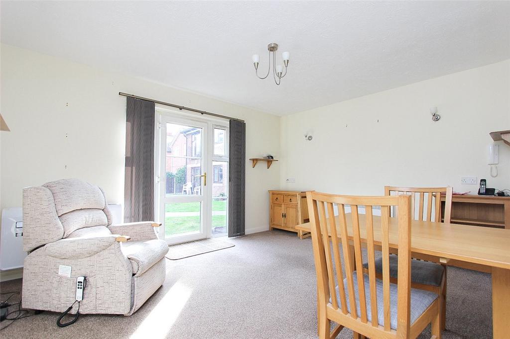 Manchester Drive, LeighonSea, Essex, SS9 1 bed apartment for sale £145,000