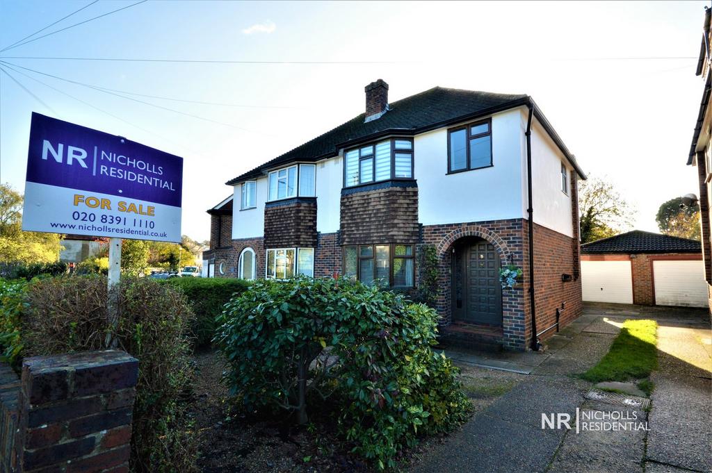 Hawkhurst Gardens, Chessington, Surrey. KT9 3 bed semidetached house
