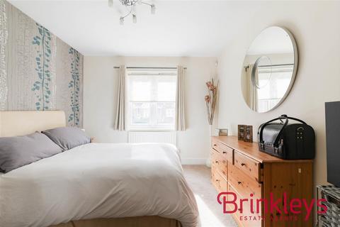 Flat 3, 3 Dreadnought Close, London, SW19 2TA