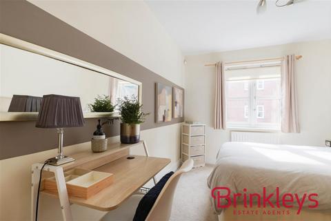 Flat 3, 3 Dreadnought Close, London, SW19 2TA