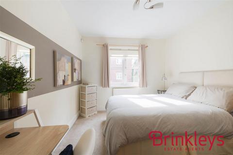 Flat 3, 3 Dreadnought Close, London, SW19 2TA