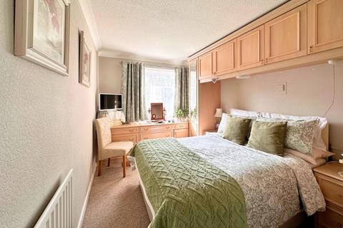 1 bedroom flat for sale - Lymington Road, Highcliffe, Dorset. BH23 5HG