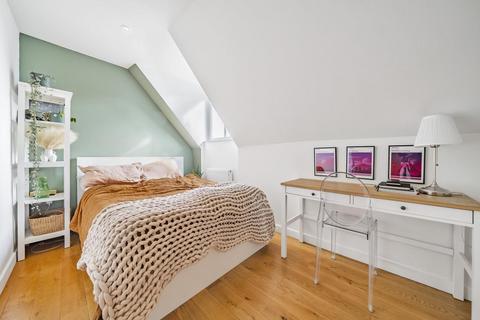 Flat 9, Parkview Court, 11 George Square, London, SW19 3LD