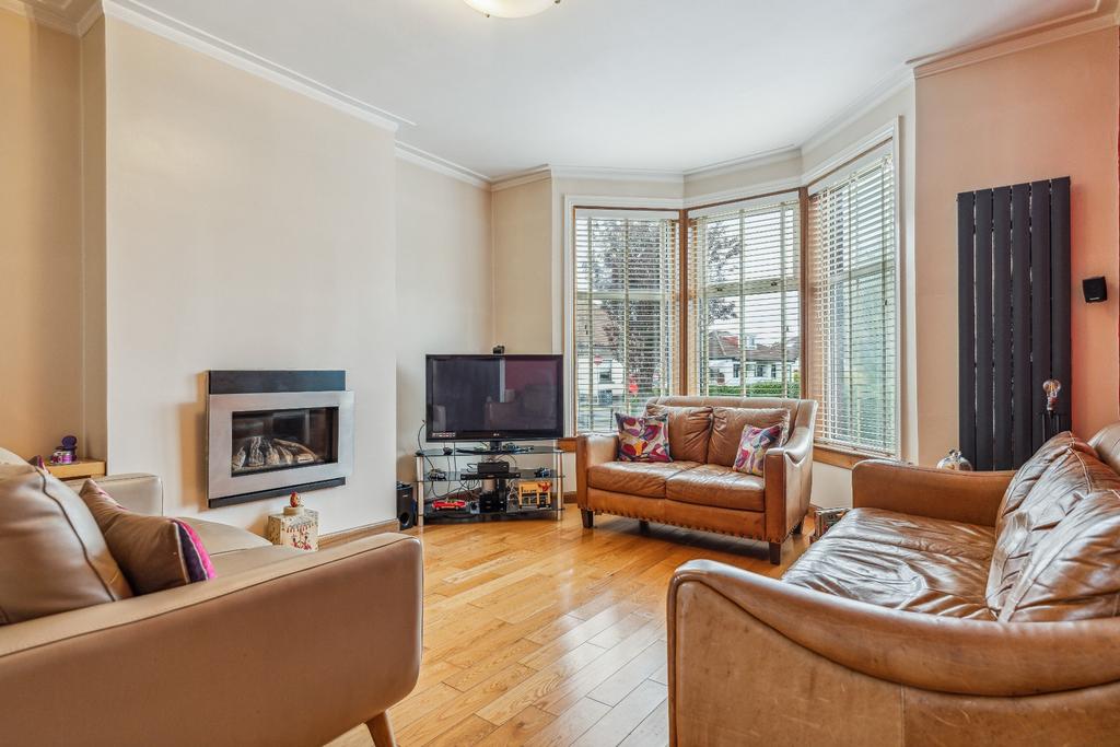 Eastwoodmains Road, Giffnock, East Renfrewshire, G46 6PW 3 bed end of
