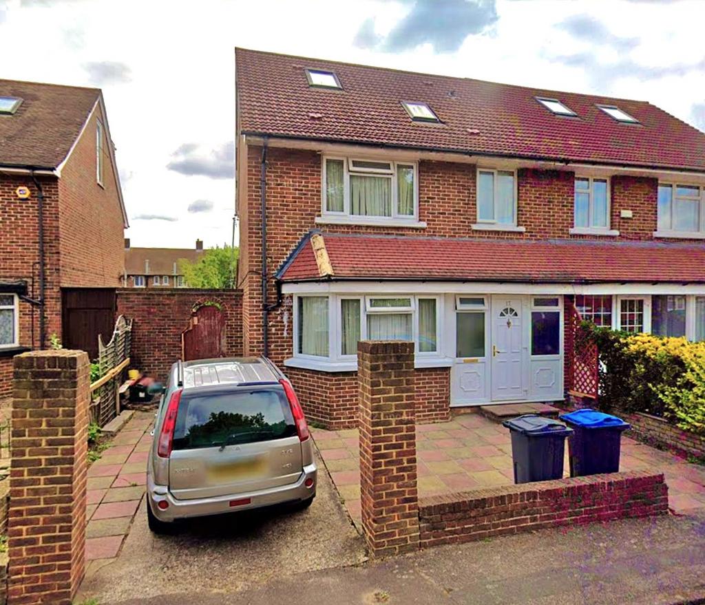 Birch Walk, Mitcham CR4 4 bed semidetached house for sale £725,000