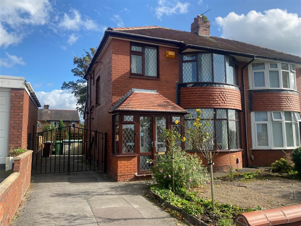 Broadway, Chadderton 3 bed semidetached house for sale £229,950