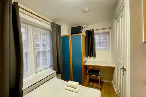 Studio to rent, Fulham Palace Road, Hammersmith, London W6