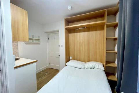 Studio to rent, Fulham Palace Road, Hammersmith, London W6