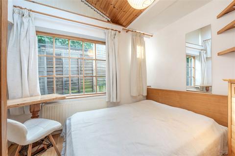 4 bedroom flat to rent - Llanvanor Road, London