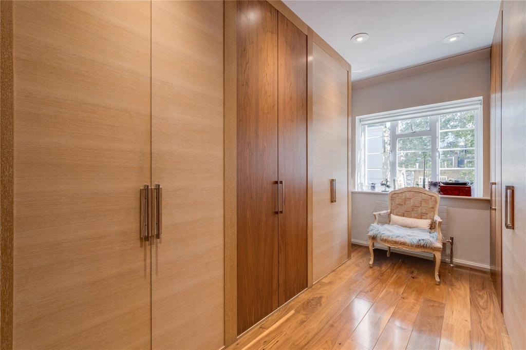 Walk-In Wardrobe