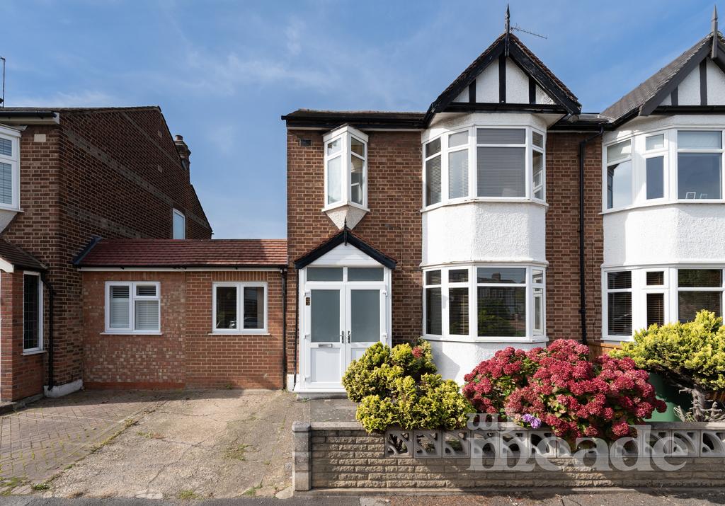 Richmond Avenue, Highams Park, E4 3 bed end of terrace house for sale