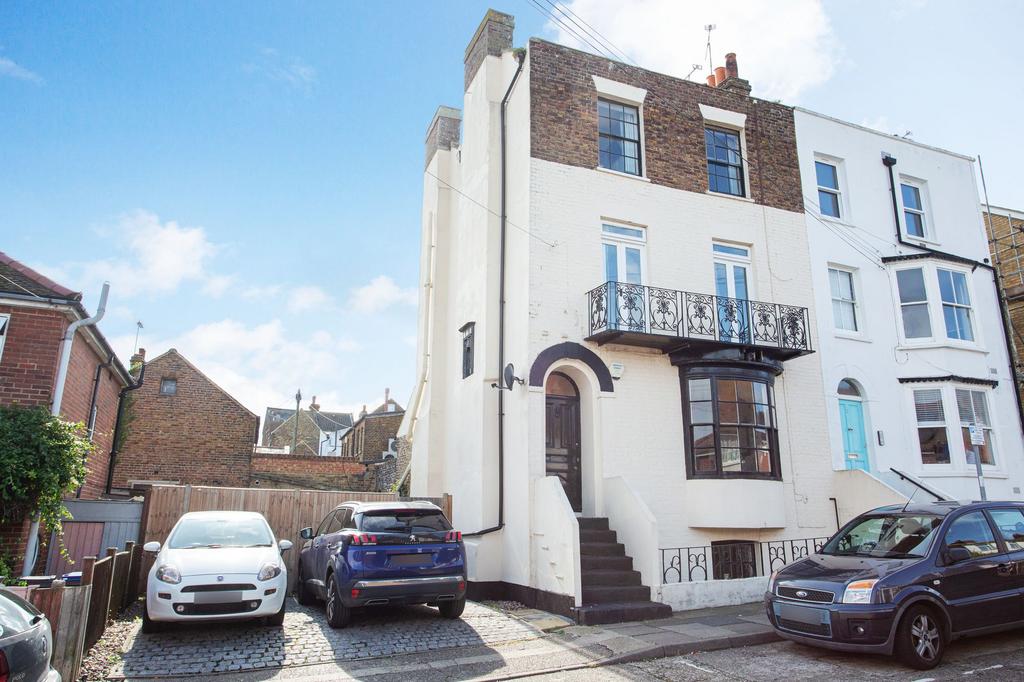 Prospect Road, Broadstairs, CT10 4 bed semidetached house for sale £