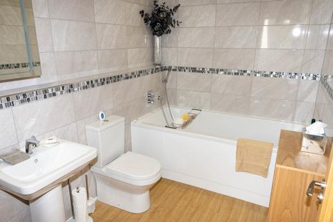 2 bedroom penthouse to rent, Dormer Court, Broadstairs CT10